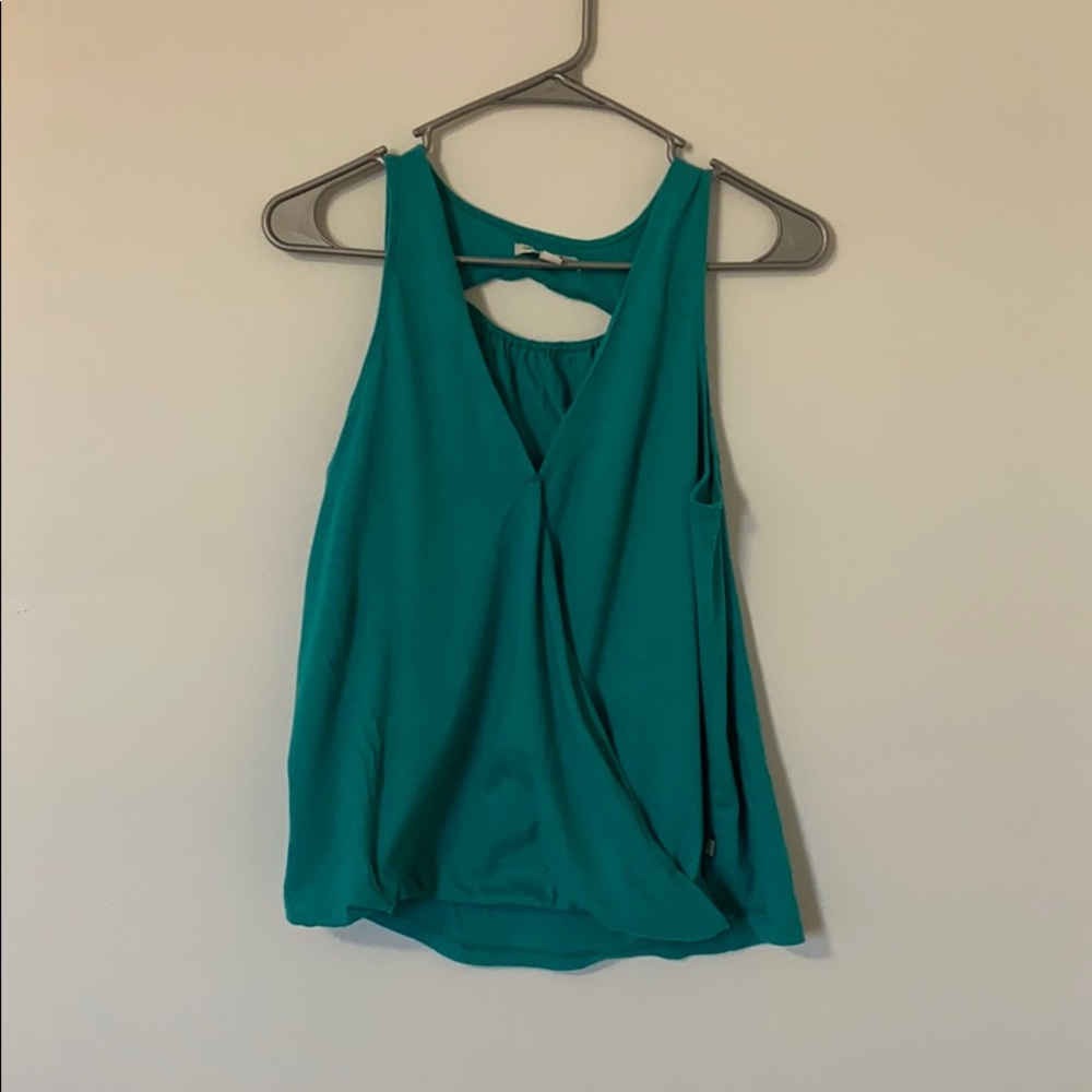 An American Eagle sleeveless top